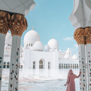 10+Things+You+Need+to+Know+Before+Visiting+the+Sheikh+Zayed+Mosque+in+Abu+Dhabi (1)