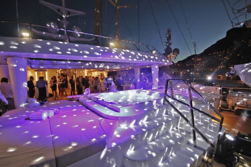 party-yacht-dubai